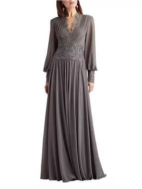 Tadashi Shoji
pleated V-neck maxi dress